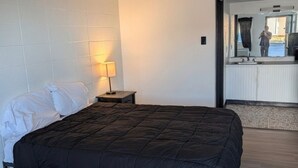 Basic Single Room | Extra beds - St Robert Towne And Village (St. Robert)