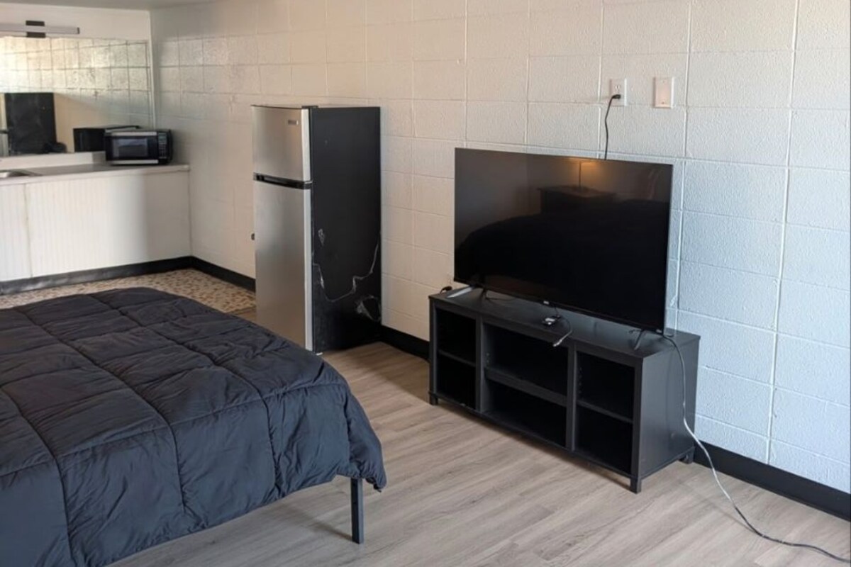 Single Room (Renovated single room.) | Laptop workspace, WiFi (free), bed sheets