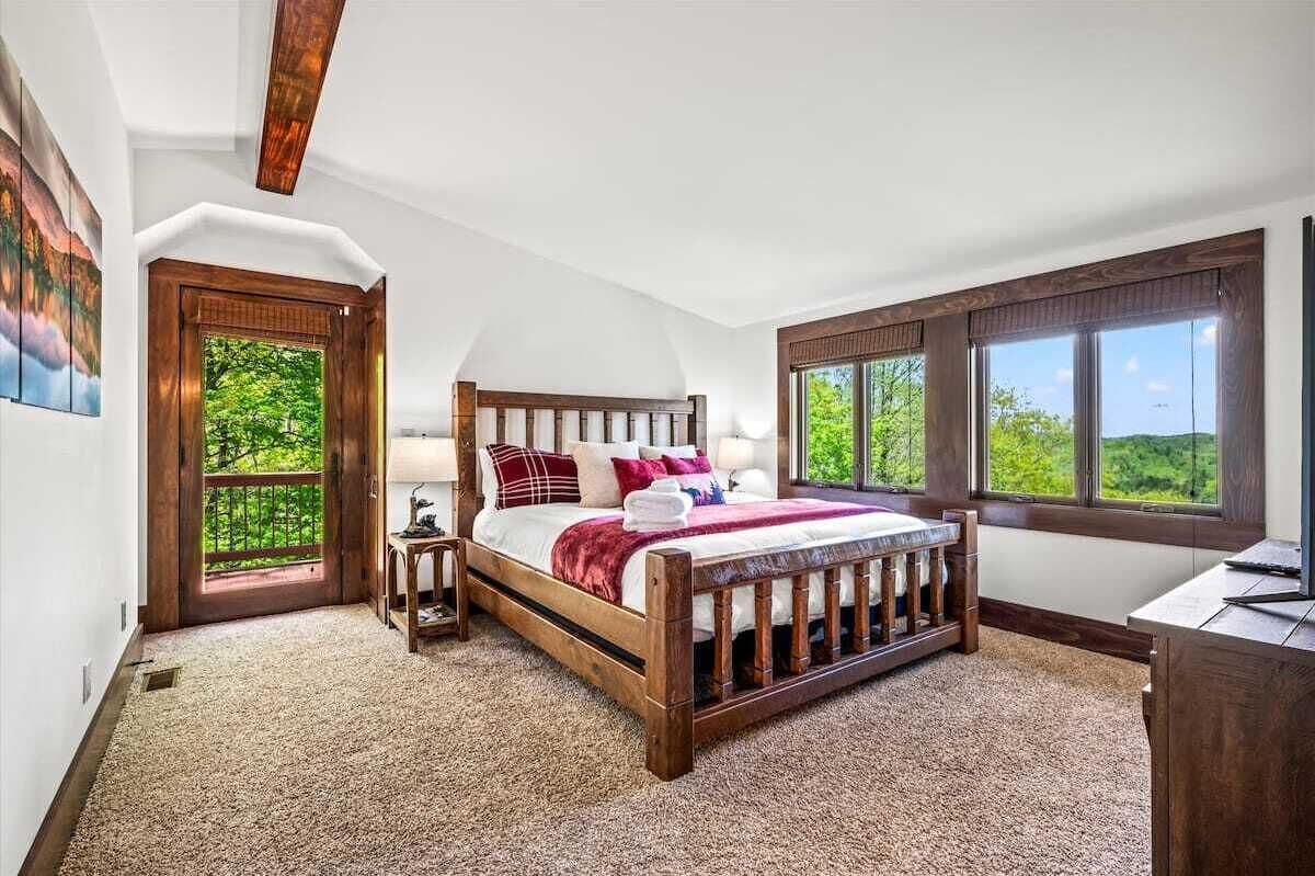 5 bedrooms, WiFi, bed sheets