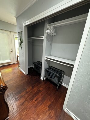 Interior - Charming Private Master Room with self entrance and self  check-in/out (San Antonio)