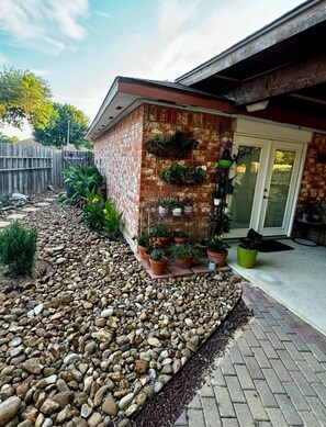 Exterior detail - Charming Private Master Room with self entrance and self  check-in/out (San Antonio)