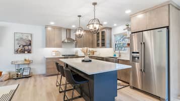 Micro-ondes, four, plaque de cuisson, lave-vaisselle