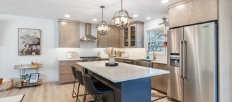 Clear Lake Escape - Lake Views, Pool Table, Ping Pong Table, Fire Pit