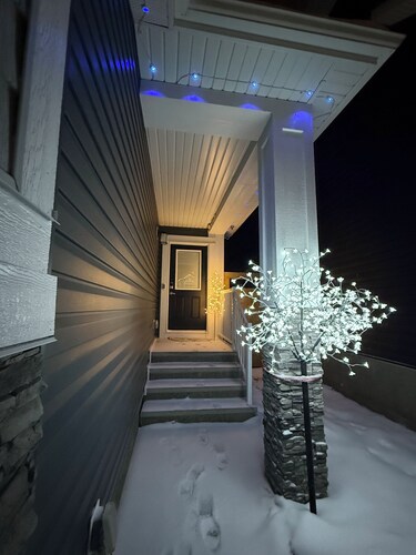 Almost Heaven – 2-Bdrm APT located in SW Calgary, 10 minutes to Spruce Meadows