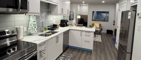 Coffee/tea maker, fridge, microwave, oven