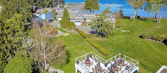 A newly renovated studio w/a kitchenette and 2 beds @ the Pacific Shores Resort