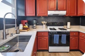 Fridge, microwave, oven, stovetop - Urban Theater Retreat-6BR - Walk to Balboa Park (San Diego)