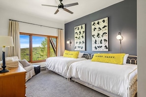 5 bedrooms, iron/ironing board, WiFi, bed sheets