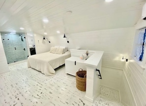 1 bedroom, desk, iron/ironing board, free WiFi