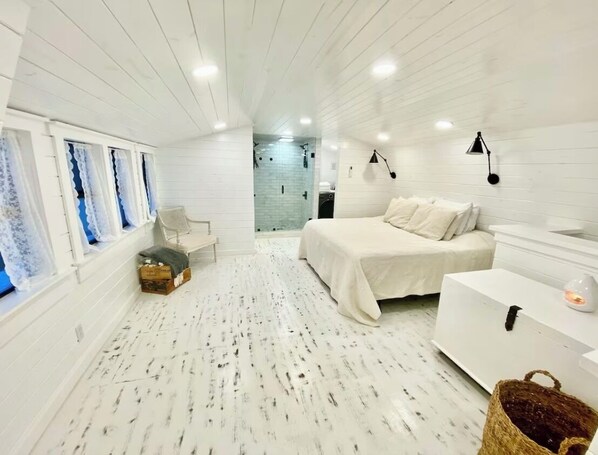 1 bedroom, desk, iron/ironing board, free WiFi