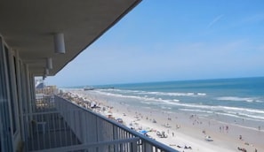 Property grounds - Romantic, Direct Oceanfront condo with large balcony, heated pool & hot tub (Daytona Beach)