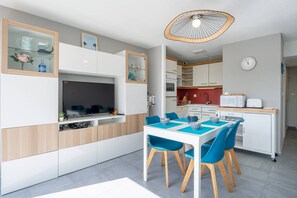 Kjøleskap, ovn, oppvaskmaskin og brødrister