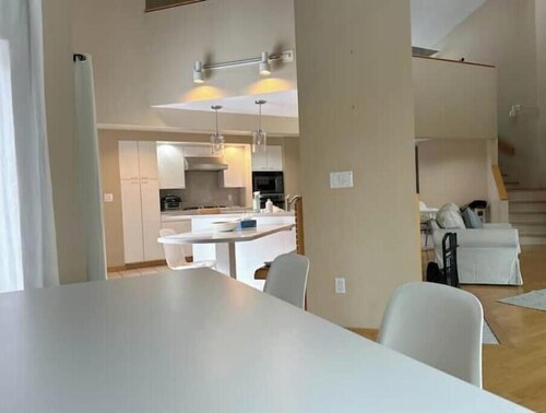 New! HT Pool Long Range Views Sleeps12 Location 99