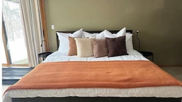 6 bedrooms, WiFi, bed sheets