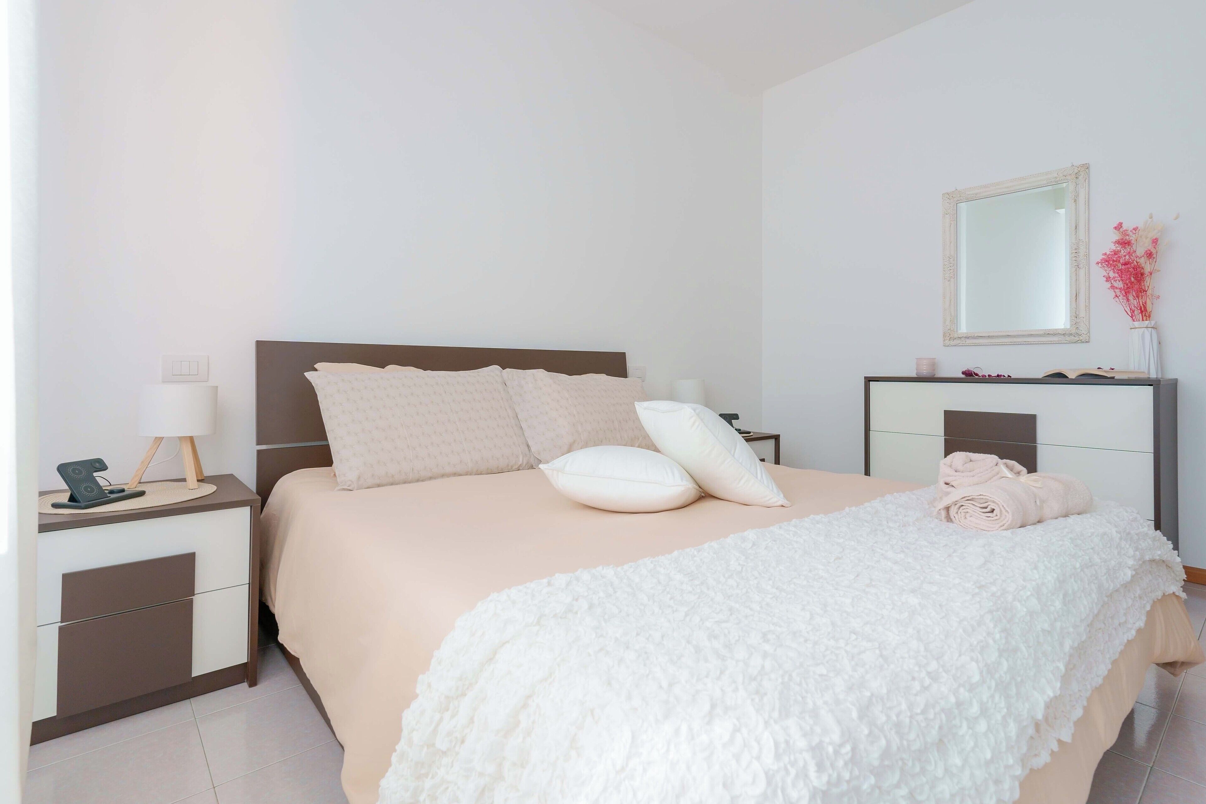 1 dormitorio, tabla de planchar con plancha, cuna de viaje y wifi