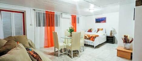 1 Schlafzimmer, Bügeleisen/Bügelbrett, kostenloses WLAN, Bettwäsche