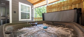 PRIVATE! 2 Miles To PF! Charming 4BR Farmhouse w/Hot Tub, PT, Fire Pit & VIEWS!