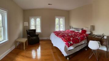 1 slaapkamer, een bureau, reisbedje, wifi