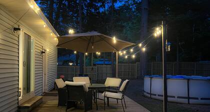 Cozy 3-bedroom house with a pool. Close to SPAC, Track and Downtown