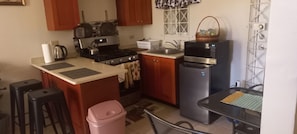 Micro-ondes, four, plaque de cuisson