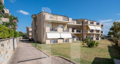 Homiday - Green Bay Village, Three Bedroom A10