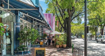 Bayview Bliss: 2BR/2BA Condo in Coconut Grove- Parking included