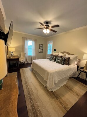 3 Schlafzimmer, Schreibtisch, Bügeleisen/Bügelbrett, Reisekinderbett