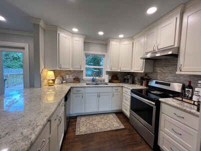 Stylish 3BR in Garden District near parks, river views, Neville High, and ULM.