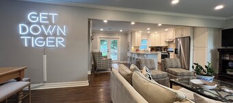 Stylish 3BR in Garden District near parks, river views, Neville High, and ULM.