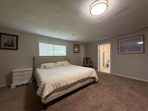 3 bedrooms, desk, iron/ironing board, free WiFi