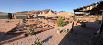 Room-wadi RUM Guide, Camp & Tour