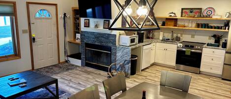 Geladeira, micro-ondas, fogão, cooktop