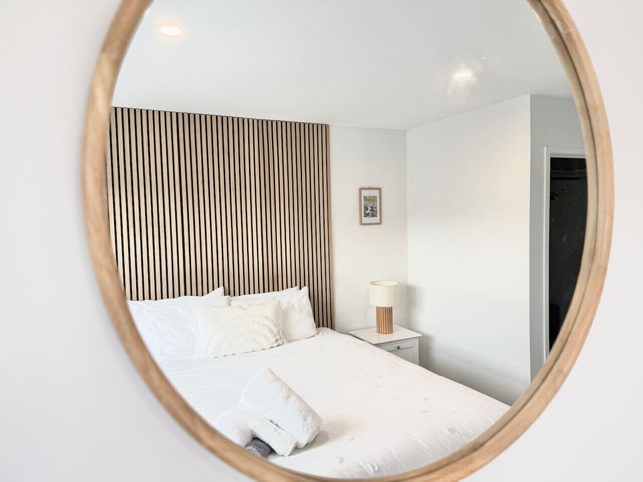 2 bedrooms, desk, iron/ironing board, WiFi