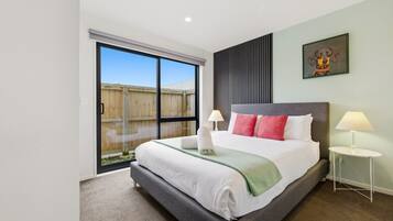3 habitaciones, escritorio, wifi y ropa de cama