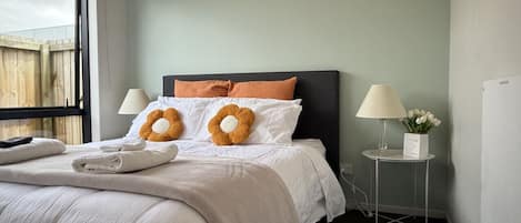 4 chambres, bureau, Wi-Fi, draps fournis