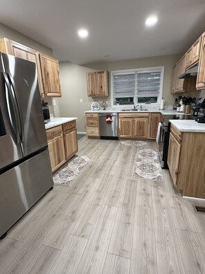 Mikrowelle, Ofen, Herdplatte, Geschirrspüler