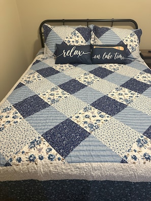 3 chambres, fer et planche à repasser, Wi-Fi, draps fournis