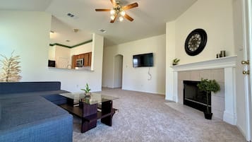 Smart TV, fireplace