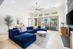 Smart TV, fireplace