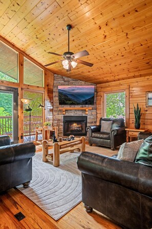 スマートテレビ、暖炉、テーブルサッカー台