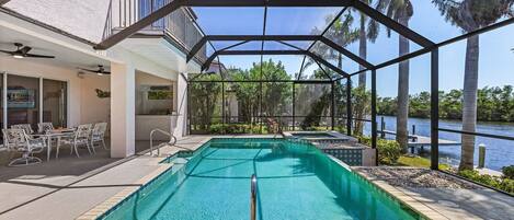 Lämmitetty uima-allas