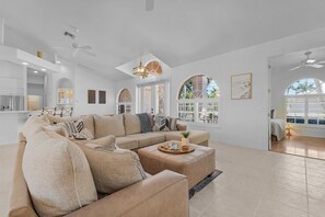 Smart TV - Heated Pool & Spa, Gulf Access, Dock - Villa Sunset Mangroves - Roelens (Cape Coral)