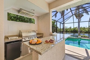 A heated pool - Heated Pool & Spa, Gulf Access, Dock - Villa Sunset Mangroves - Roelens (Cape Coral)