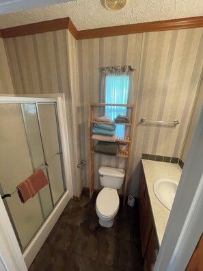 Shower, towels, soap, toilet paper - 3-bedroom mobile home in delightful Delacroix with AC, WiFi (Delacroix)