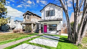 A two-story house with a well-maintained lawn and a driveway. - The Audacity Boise - BSU -Close to eveything ! (Boise)