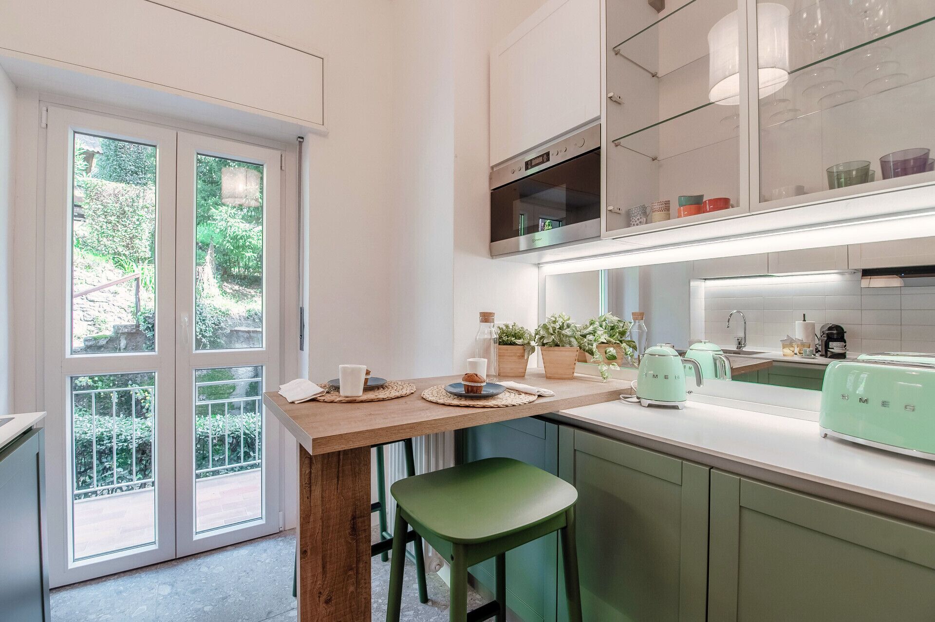 Refrigerador, microondas, horno, placa de cocina