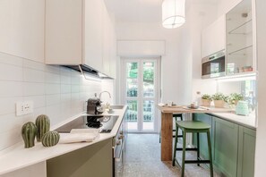 Fridge, microwave, oven, stovetop