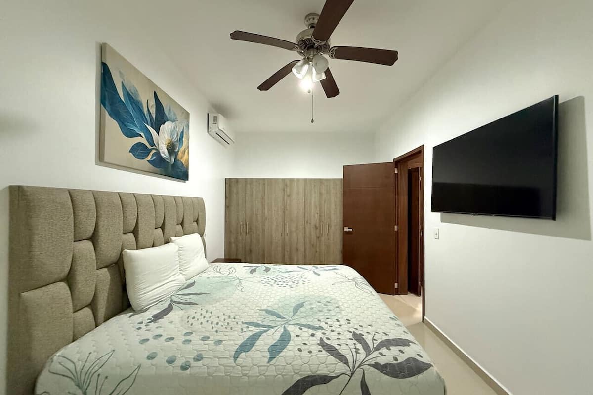 Comfort Apartment | 2 bedrooms, blackout drapes, iron/ironing board, free WiFi