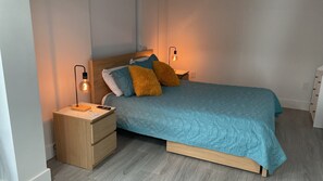 1 soverom, strykejern/-brett, wi-fi (inkludert) og sengetøy