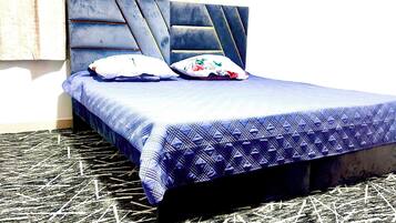 1 slaapkamer, een strijkplank/strijkijzer, wifi, beddengoed